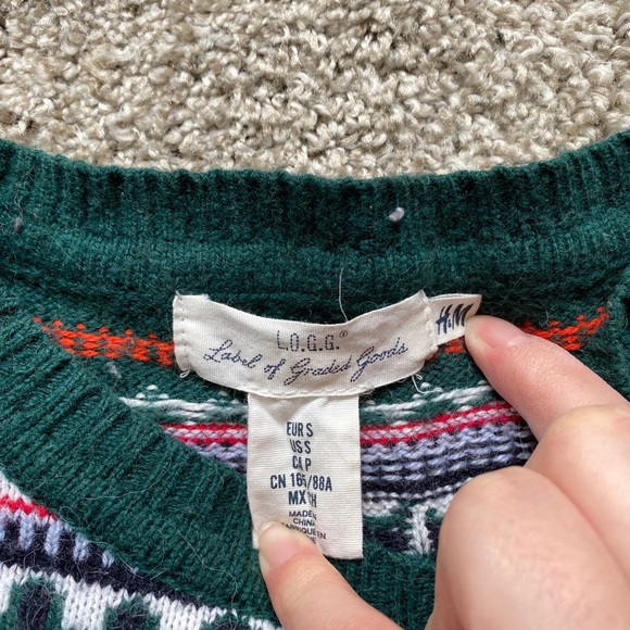 Holiday sweater - Picture 2 of 3